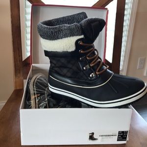 Woman’s Size 9.5 Globalwin, Black plaid boots